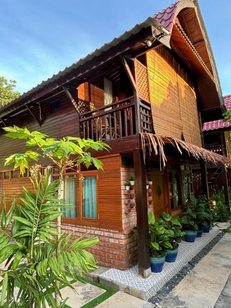 Golden Chenang Village Pantai Cenang  Exteriör bild